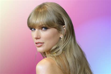 Since August (the month, not the song), Taylor Swift has been teasing us with snippets of information about Midnights, her highly anticipated tenth studio album.It seems Taylor generously took a break from rerecording her back catalogue to make us an entirely new album, which comes out October 21 along with a brand-new music video.